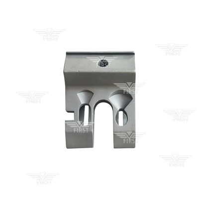 Κεφαλή οδηγού κλωστής μηχανής ραψίματος Aster 150/160 και σταυρωτός οδηγός κλωστής, παλαιού τύπου