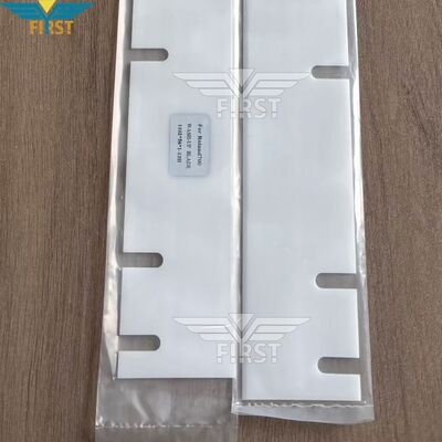 Ξυρά για Roland 700 με διαστάσεις 1102 × 56 × 1 mm και 13 τρύπες σε υψηλό πλαστικό