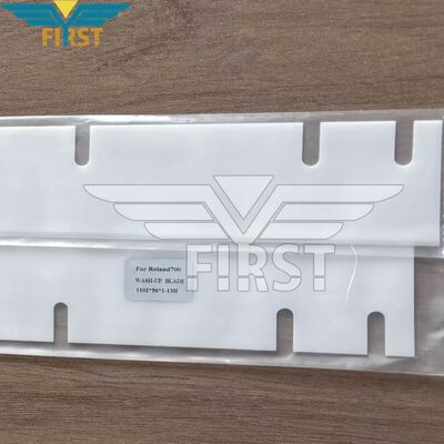 Ξυρά για Roland 700 με διαστάσεις 1102 × 56 × 1 mm και 13 τρύπες σε υψηλό πλαστικό